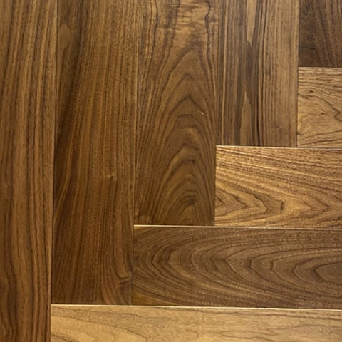 CROWNWOOD Urban Английская елка Американский орех селект (Herringbone), Лак 600 x 120 x 14 / 1.44м2 (фото 1)