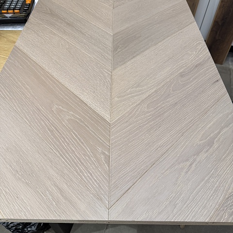 HM Flooring Французкая ёлка Дуб Прайм Пирл лак с фаской (фото 3)